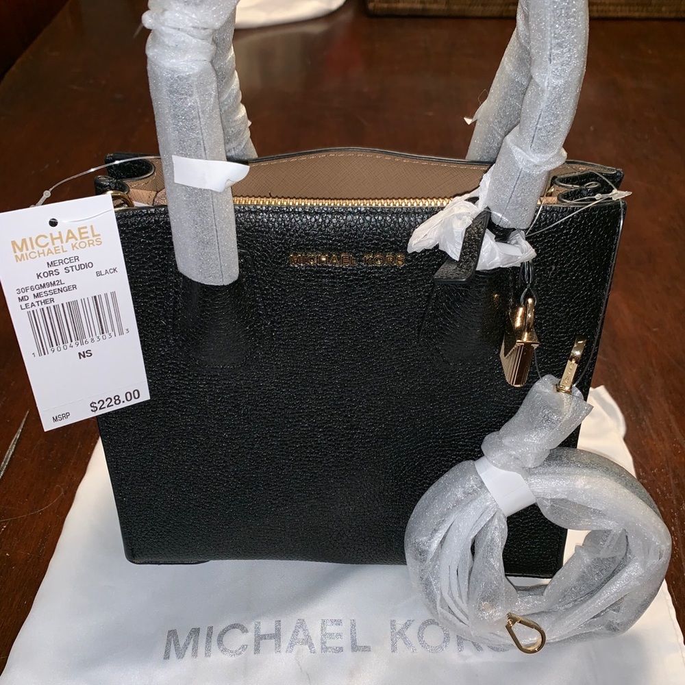 Michael Kors MD messenger black leather